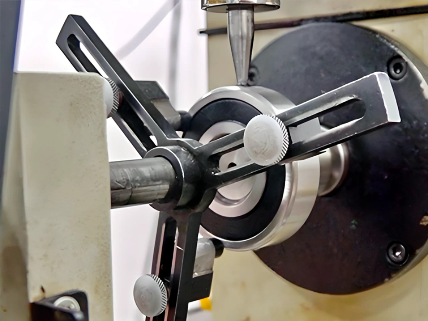 S910 vibration test closeup